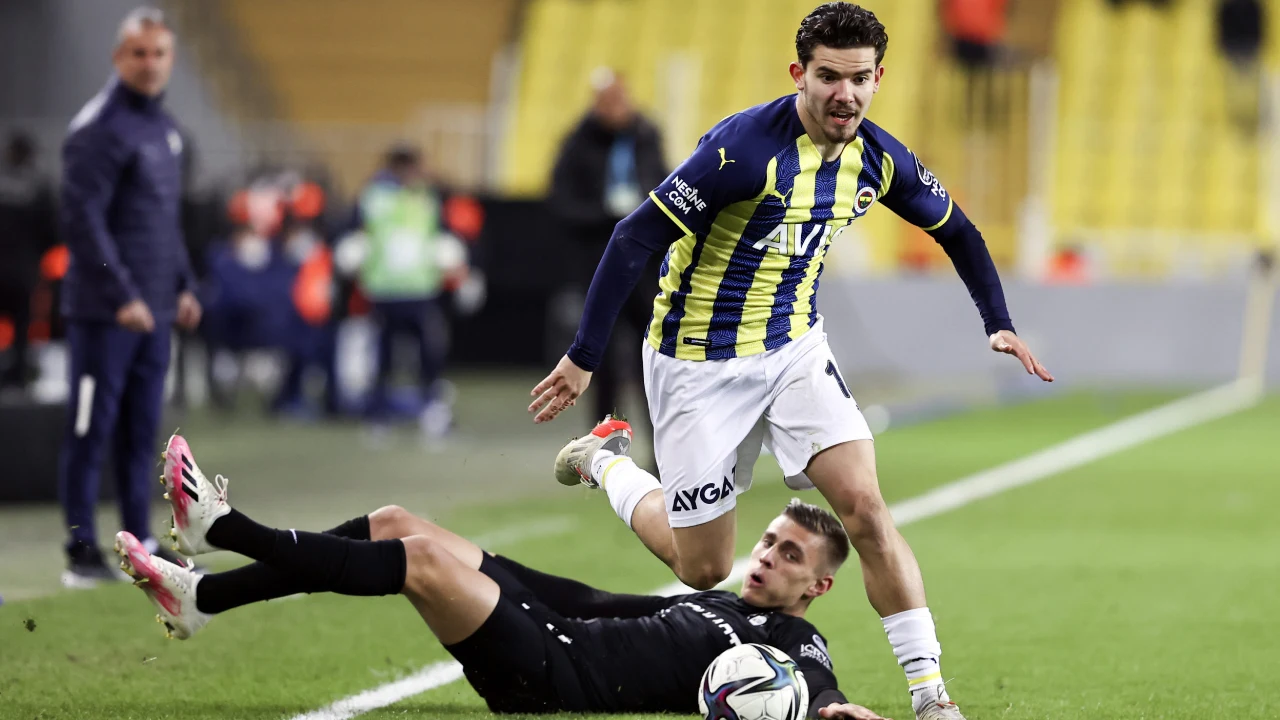 Bóc tách lối chơi Fenerbahçe vs Nottingham Forest